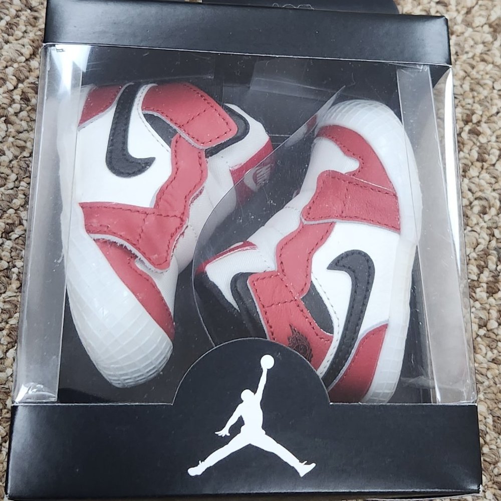Air Jordan 1 Crib Bootie 'Chicago Lost & Found' in Milestone Box